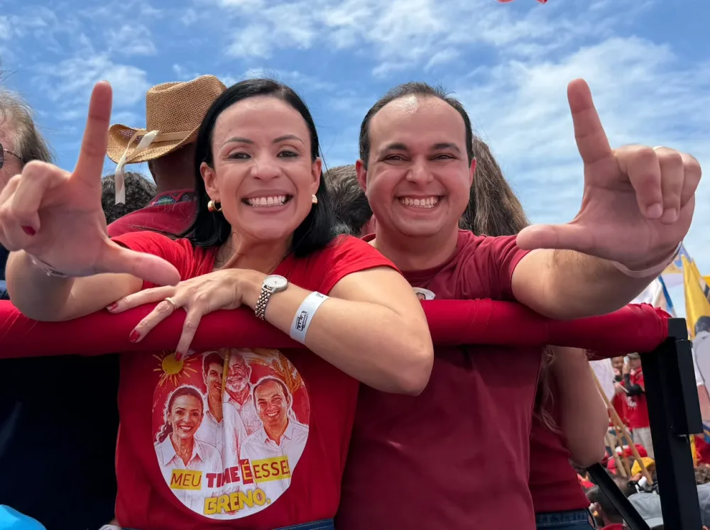 Breno Araújo participa de ato com Lula no Recife ao lado de Márcia Conrado