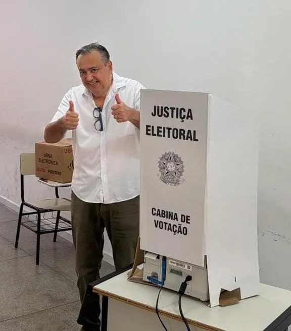 Sebastião Oliveira vota em Serra Talhada neste segundo turno