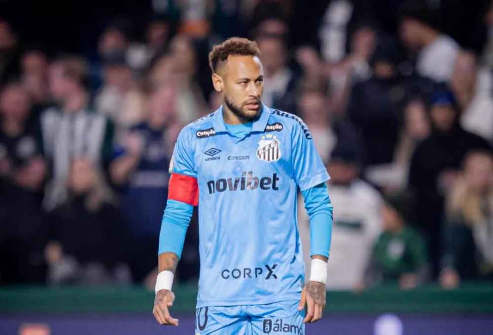 Neymar Jr. é denunciado pelo STJD após confusão com jogador do Bahia