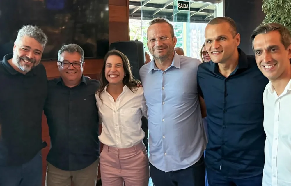 Prefeitos do PSD acompanham Janjão em encontro político com Raquel Lyra no Recife