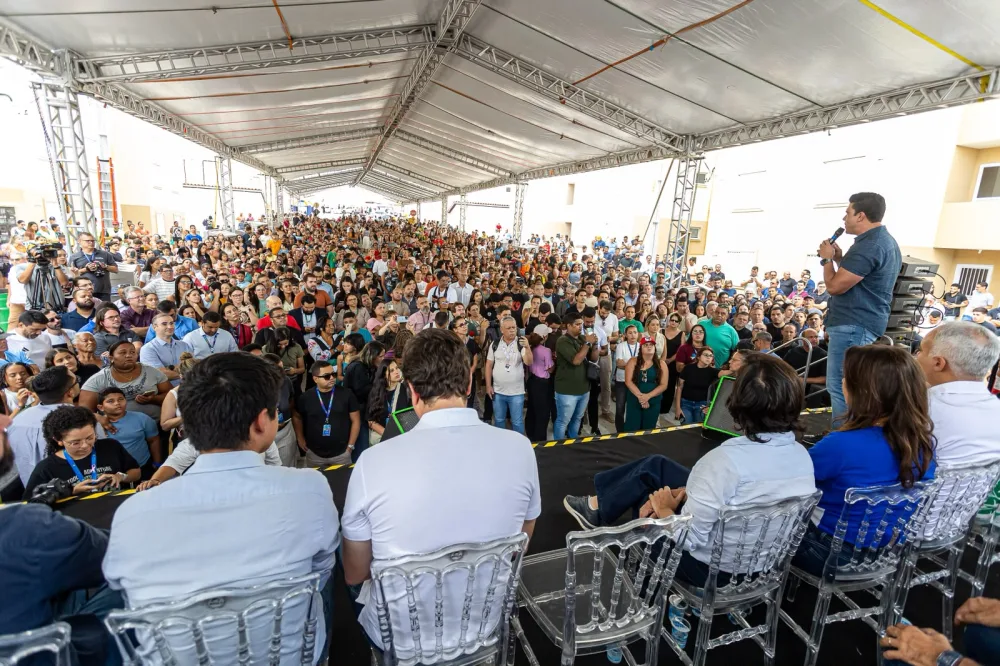 Prefeito Rodrigo Pinheiro entrega 480 apartamentos dos residenciais Nova Baraúna 1 e 2 em parceria com os governos Estadual, Federal e Caixa Econômica