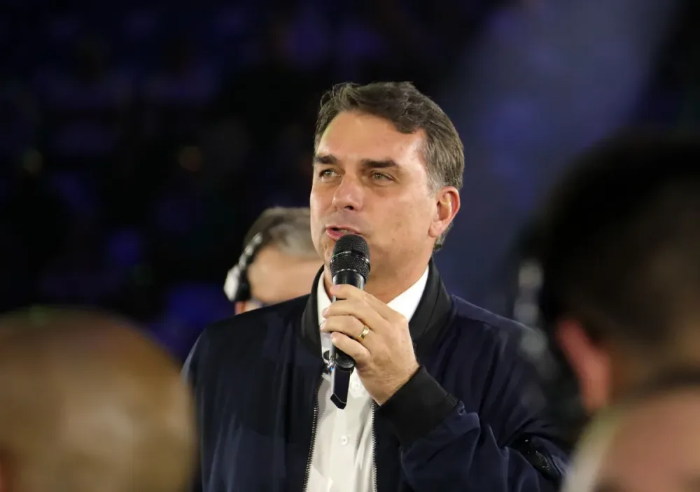 Flávio diz que mudanças na Constituição miram STF, maioridade e tributária
