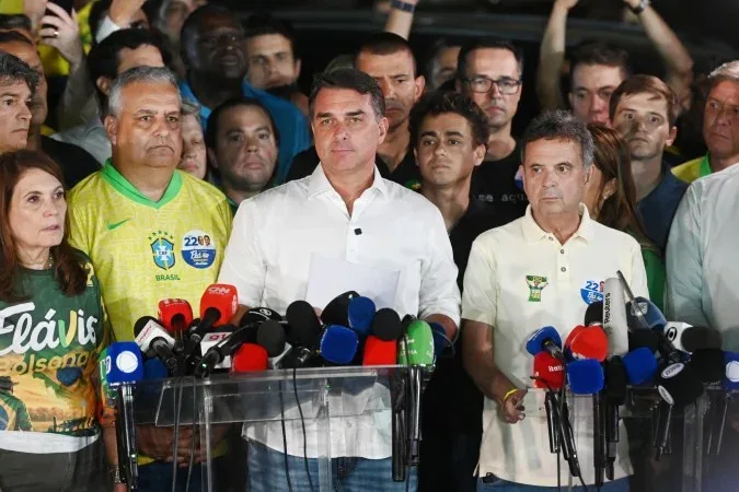 Flávio Bolsonaro ficará sem cargo eletivo pela primeira vez em 24 anos