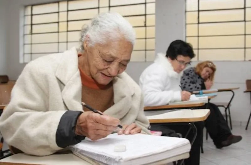 Brasil tem 63,9 milhões de adultos sem educação básica completa