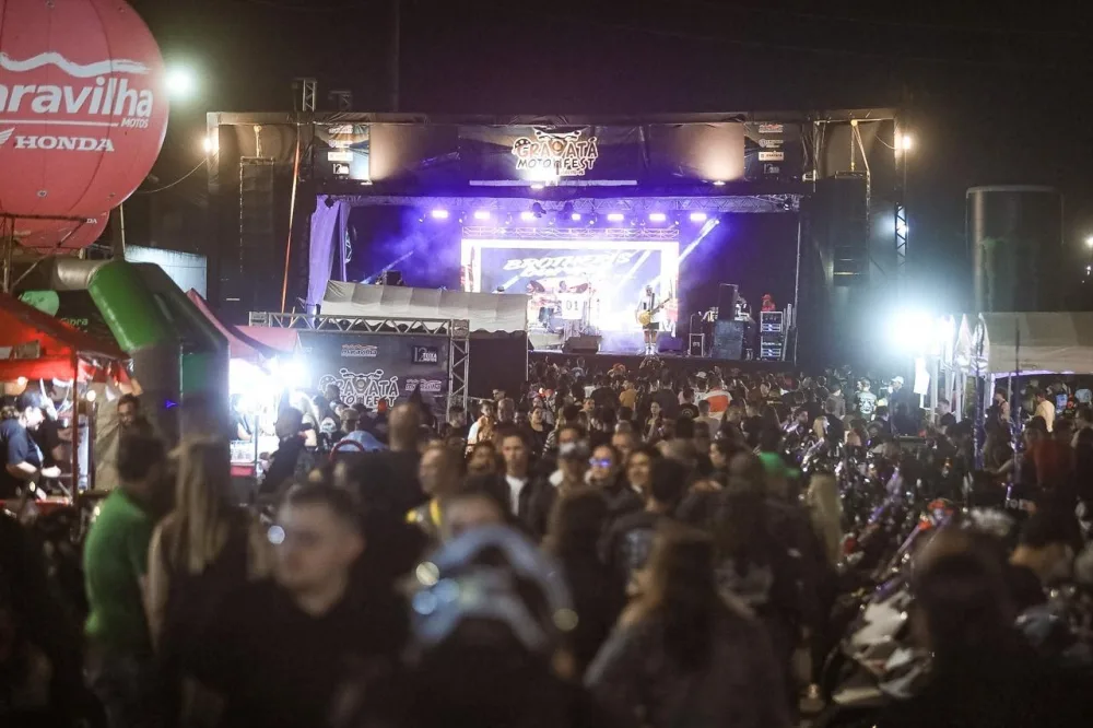 Segunda noite do 5º Gravatá Motofest reuniu motociclistas e público com programação musical na sexta (16)