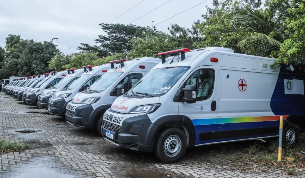 Governo de Pernambuco entrega novas ambulâncias a 100% dos municípios que aderiram ao Programa Colo de Mãe