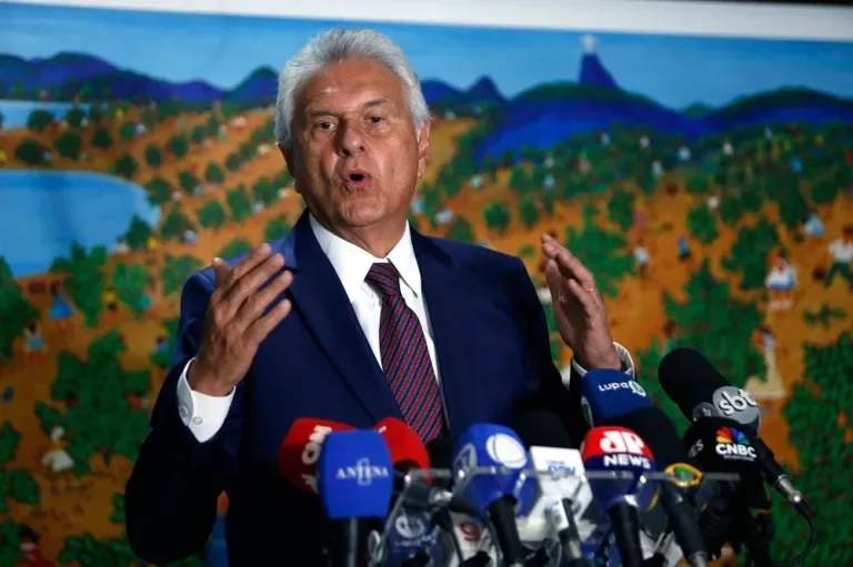 Caiado anunciará apoio a Flávio Bolsonaro no 2º turno