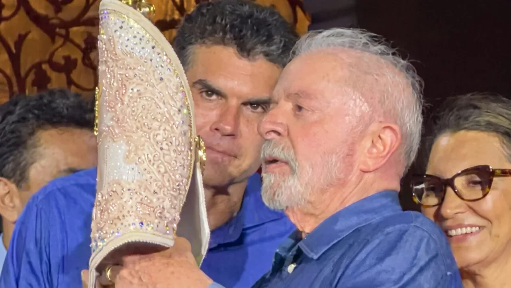 Usaram Nossa Senhora e jogaram fora