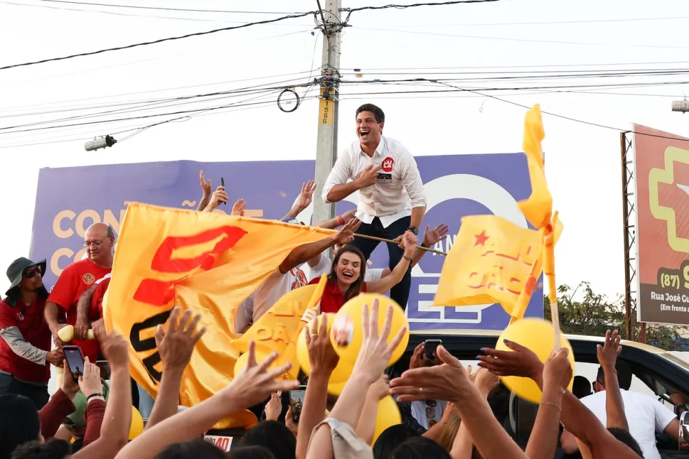 João Campos reforça propostas para o Sertão do Araripe durante carreata em Araripina