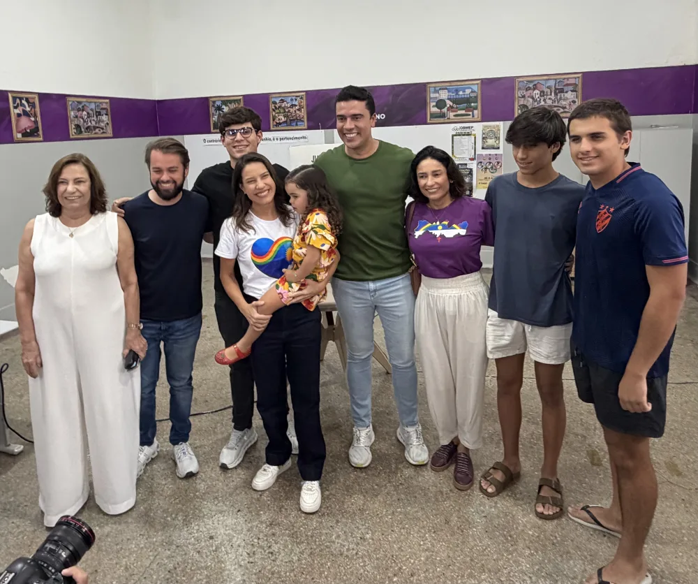 Raquel registra voto em Caruaru e pede aos pernambucanos que compareçam às urnas para eleger o próximo presidente da República