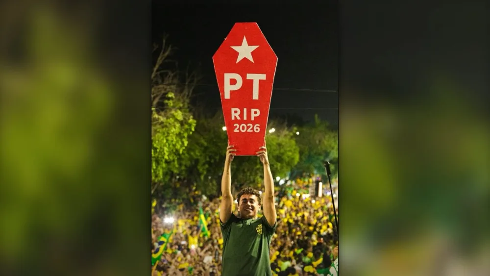 Nikolas levanta caixão do PT em Manaus