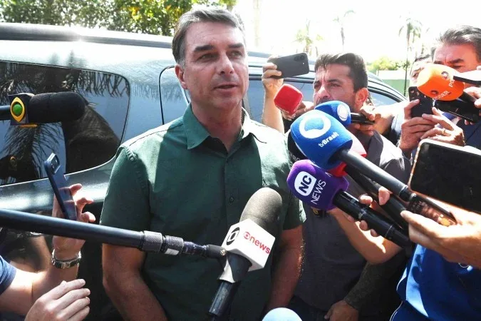 TSE deve liberar posts que associam Flávio Bolsonaro à escala 7x0