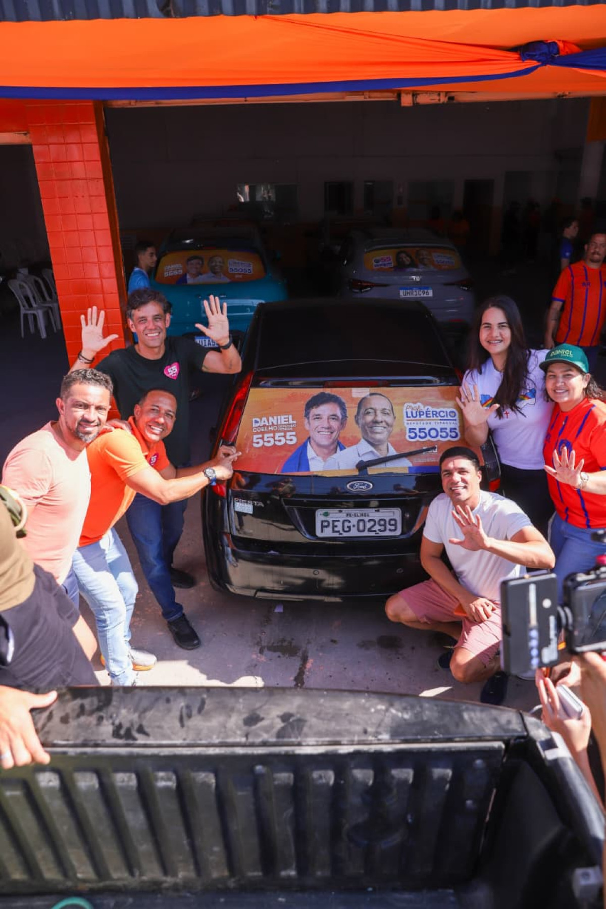 Lupércio faz adesivaços em Olinda e Paulista