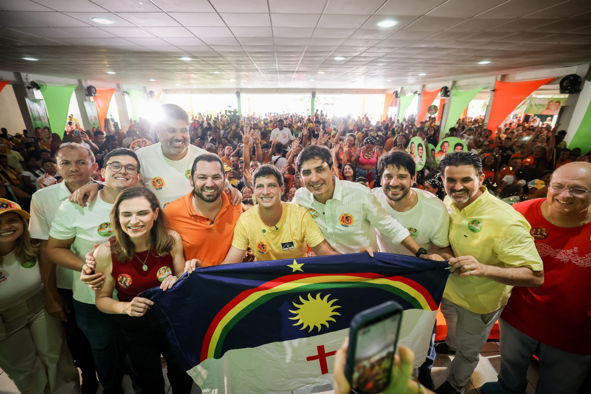 Romerinho Jatobá reúne 3 mil pessoas em lançamento de candidatura a deputado estadual ao lado de João Campos