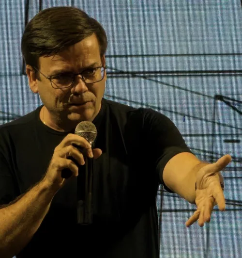 “A verdade é que eu acredito que uma vitória ou uma derrota não se dá apenas por um único fator, acho que vitórias e derrotas são sempre construídas por muitos fatores”, diz estrategista e marqueteiro político