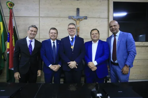 Desembargador Erik Simões recebe Título de Cidadão Caruaruense em solenidade no Agreste