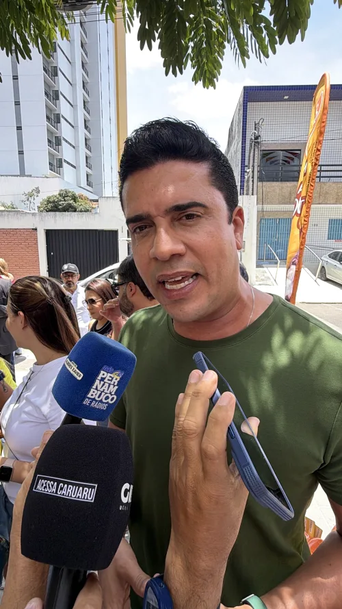 Rodrigo Pinheiro acompanha voto de Raquel Lyra em Caruaru e lamenta “falta de propostas” no segundo turno para a Presidência