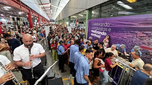 Corte do bolo gigante em comemoração ao aniversário de 20 anos do Moda Center acontece nesta sexta-feira
