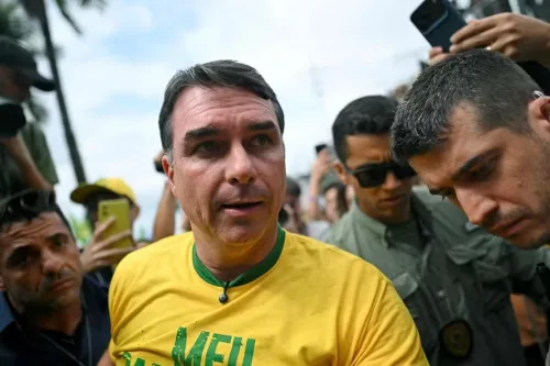 Flávio pede cassação de Lula e acusa uso eleitoral da Rádio Nacional