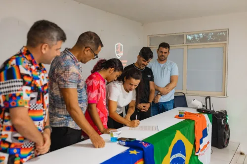 COMISSÃO DE ESPORTES: RINALDO LUIZ PARTICIPA DA ASSINATURA DE CONVÊNIO PARA O CENTRO DE FUTEBOL FEMININO DE BEZERROS