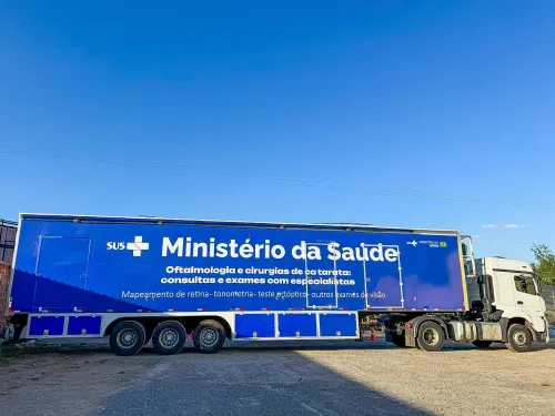 Representante do Ministério da Saúde visita carreta de oftalmologia em Vitória de Santo Antão (PE)
