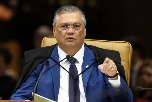 Dino determina que a PF investigue patrocínio e suposta interferência externa nas eleições