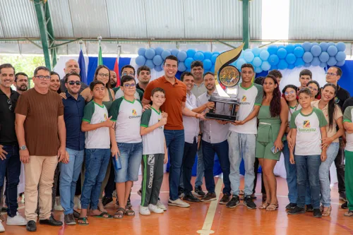 Prefeitura de Caruaru entrega troféus às escolas campeãs dos Jogos Escolares Municipais