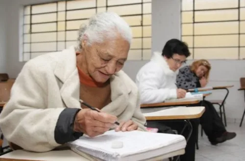 Brasil tem 63,9 milhões de adultos sem educação básica completa