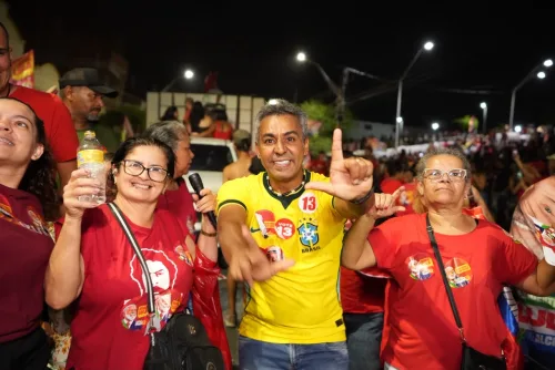 Arrastão da Vitória nesta sexta (23) reúne multidão e toma as ruas de Pesqueira em apoio a Lula