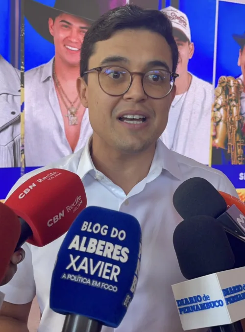 "O Rio de Janeiro que se cuide porque o Recife já ultrapassou e agora vai abrir distância", diz prefeito Victor Marques ao anunciar atrações do Réveillon 2027