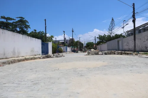 Pavimentação da Rua Rui Barbosa entra na reta final no bairro do Janga