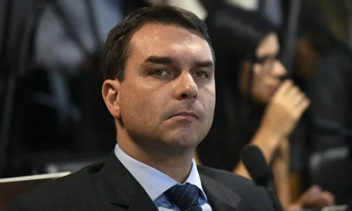 Governo Lula busca distância de caso Flávio e deixa investigação com a Justiça