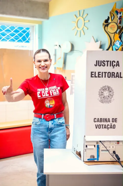 Marília Arraes vota no Recife e segue para acompanhar a apuração ao lado de Lula, em São Paulo