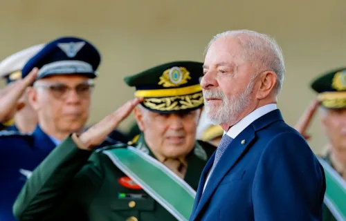 Lula evita comentar viagem de Flávio Bolsonaro para não criar crise com Trump