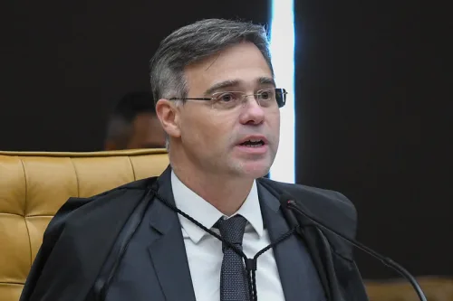 : Carlos Moura